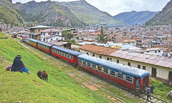 Gobierno peruano adjudica modernización del 'Tren Macho'