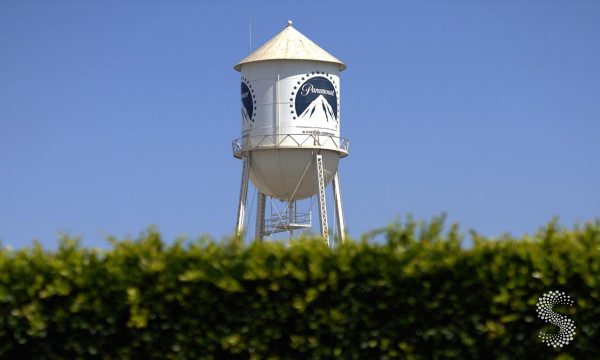 Tanque de agua con el logotipo de Paramount en los estudios de Hollywood, Los Ángeles.