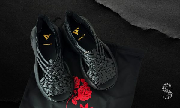 Huaraches negros del modelo Adidas ‘Oaxaca Slip On’, inspirados en diseños tradicionales de Villa Hidalgo Yalálag, Oaxaca.