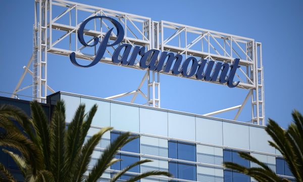 Tras difundirse la noticia, las acciones de Warner Bros Discovery subieron hasta 30%.