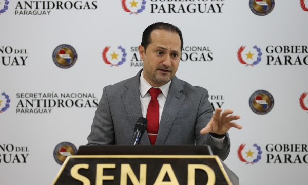 El ministro de la Senad de Paraguay, Jalil Rachid, durante conferencia de prensa sobre la detención de Hernán “El Abuelo” Bermúdez.