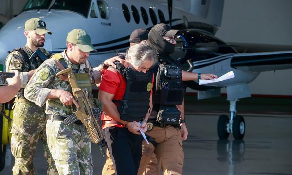 El mexicano Hernán Bermúdez Requena, acusado de nexos con el Cartel Jalisco Nueva Generación, fue expulsado de Paraguay y entregado a autoridades migratorias de su país.