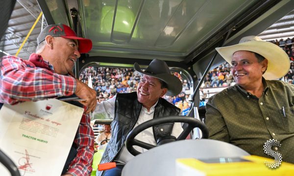 David Monreal impulsa la Expo Feria Agropecuaria Estatal 2025.