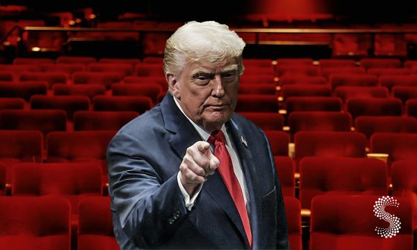 Trump anuncia arancel del 100 % a cine extranjero en defensa de la industria nacional.