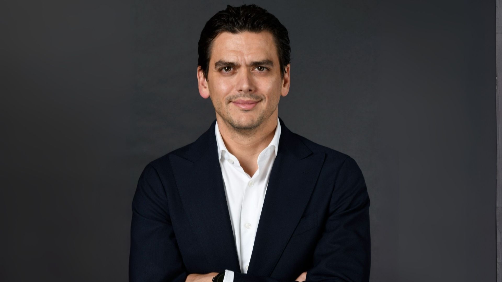 FEMSA designó a José Antonio Fernández Garza-Lagüera como nuevo Director General desde noviembre de 2025. Con amplia trayectoria en la compañía, liderará más de 392,000 colaboradores en 18 países.