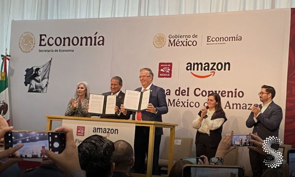 Firma del convenio Hecho en México con Amazon.