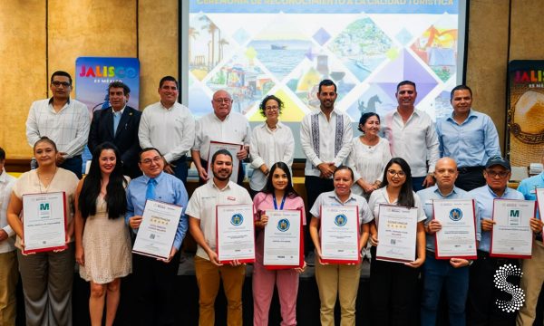 Jalisco entrega Distintivos de Calidad Turística a empresas.