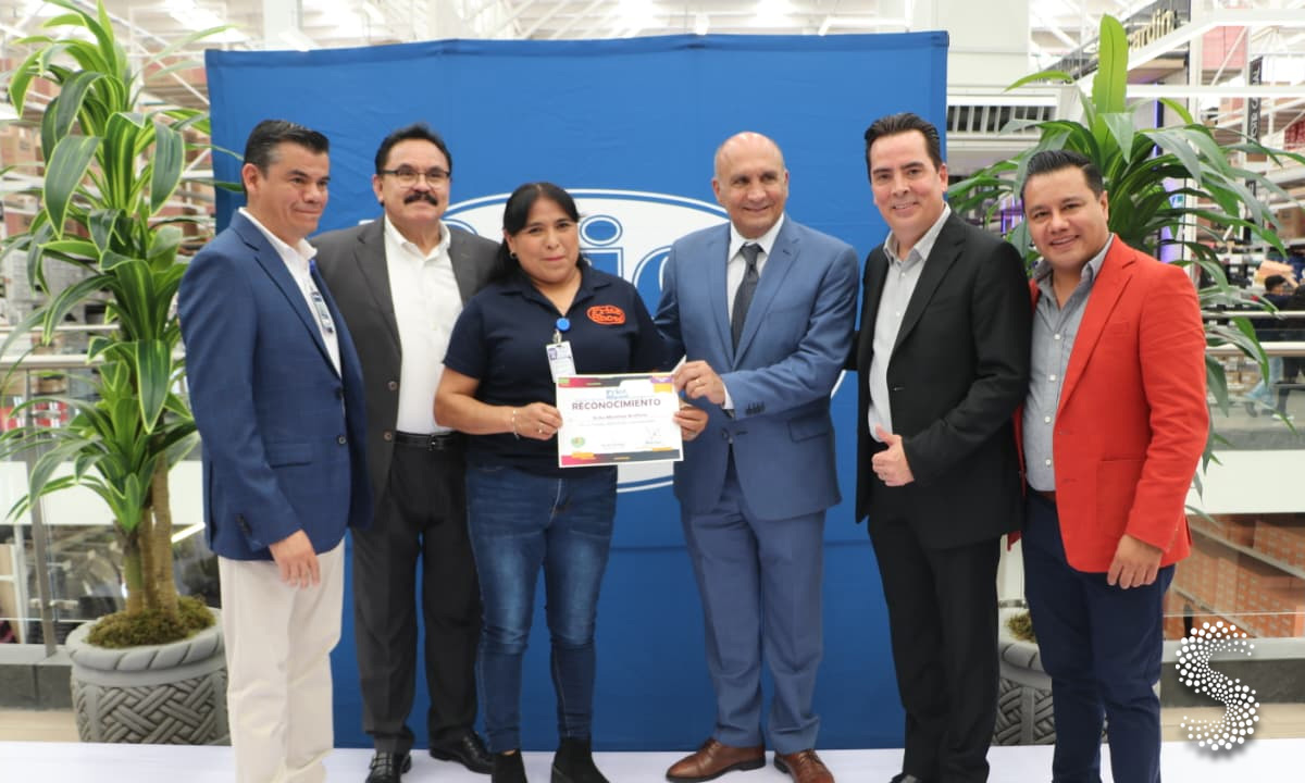 Inauguran tienda Price Shoes en Puebla.