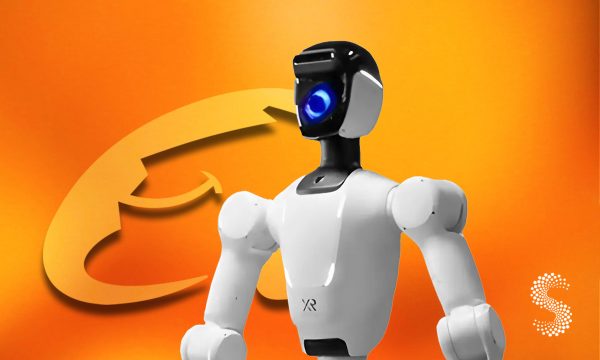 Robot desarrollado por la startup X Square Robot frente al logo de Alibaba, simbolizando la inversión en inteligencia artificial y robótica en China.