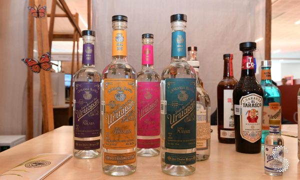 Michoacán destaca por sus Denominaciones de Origen en charanda, mezcal y tequila.