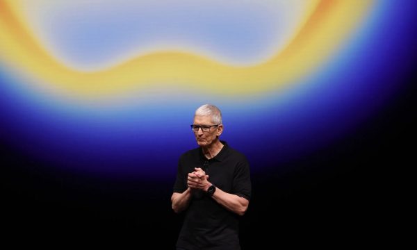 Tim Cook - APPLE