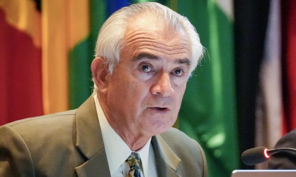 Fotografía cedida por La Comisión Económica para América Latina y el Caribe (Cepal) de su secretario ejecutivo, José Manuel Salazar-Xirinachs, hablando este miércoles, en Santiago (Chile). EFE/ Cepal