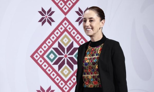 MEX9991. CIUDAD DE MÉXICO (MÉXICO), 01/12/2025.- La presidenta de México, Claudia Sheinbaum, participa en una rueda de prensa este lunes, en el Palacio Nacional, en Ciudad de México (México).