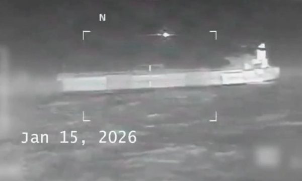 AME5459. WASHINGTON (ESTADOS UNIDOS), 15/01/2026.- Captura de video tomada de la cuenta oficial de la red social X de la secretaria del Departamento de Seguridad Nacional de los Estados Unidos, Kristi Noem @Sec_Noem, que muestra el buque cisterna Veronica navegando en el Caribe. La Guardia Costera de Estados Unidos incautó este jueves al petrolero Veronica en aguas del Caribe, acusado de violar el bloqueo impuesto por Washington al crudo venezolano, informó la secretaria de Seguridad Nacional. EFE/ @sec_noem /SOLO USO EDITORIAL/ NO VENTAS/ SOLO DISPONIBLE PARA ILUSTRAR LA NOTICIA QUE ACOMPAÑA (CRÉDITO OBLIGATORIO)