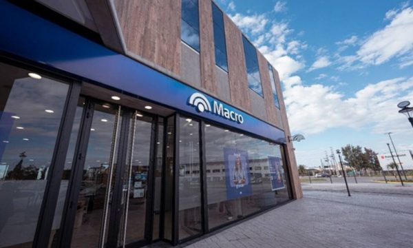 Banco Macro compra Banco Sáenz estrategia digital Argentina