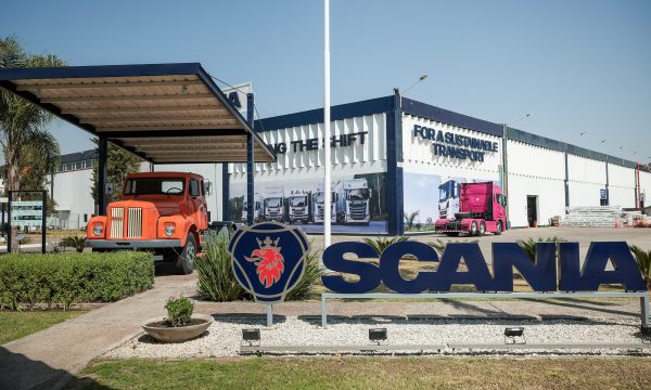 Scania celebra 50 años en Argentina con foco en producción local y transporte sustentable